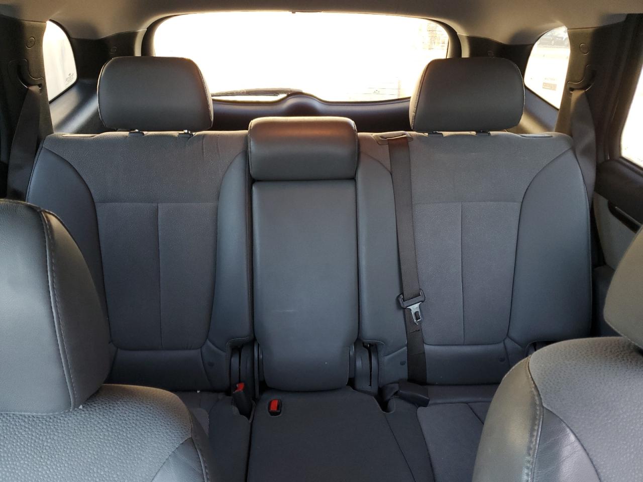 2012 Hyundai Santa Fe - Image 10