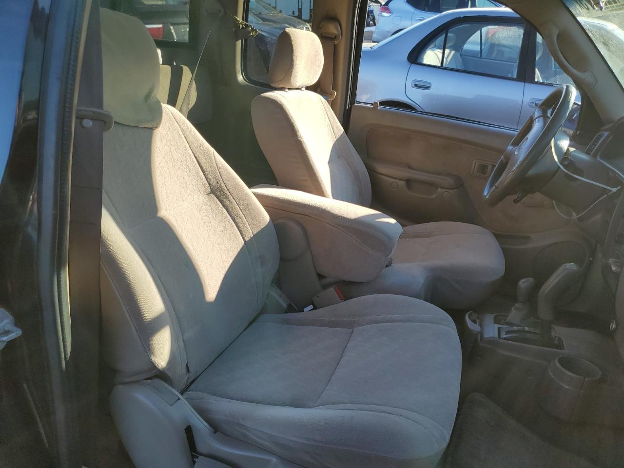 2004 Toyota Tacoma - Image 10