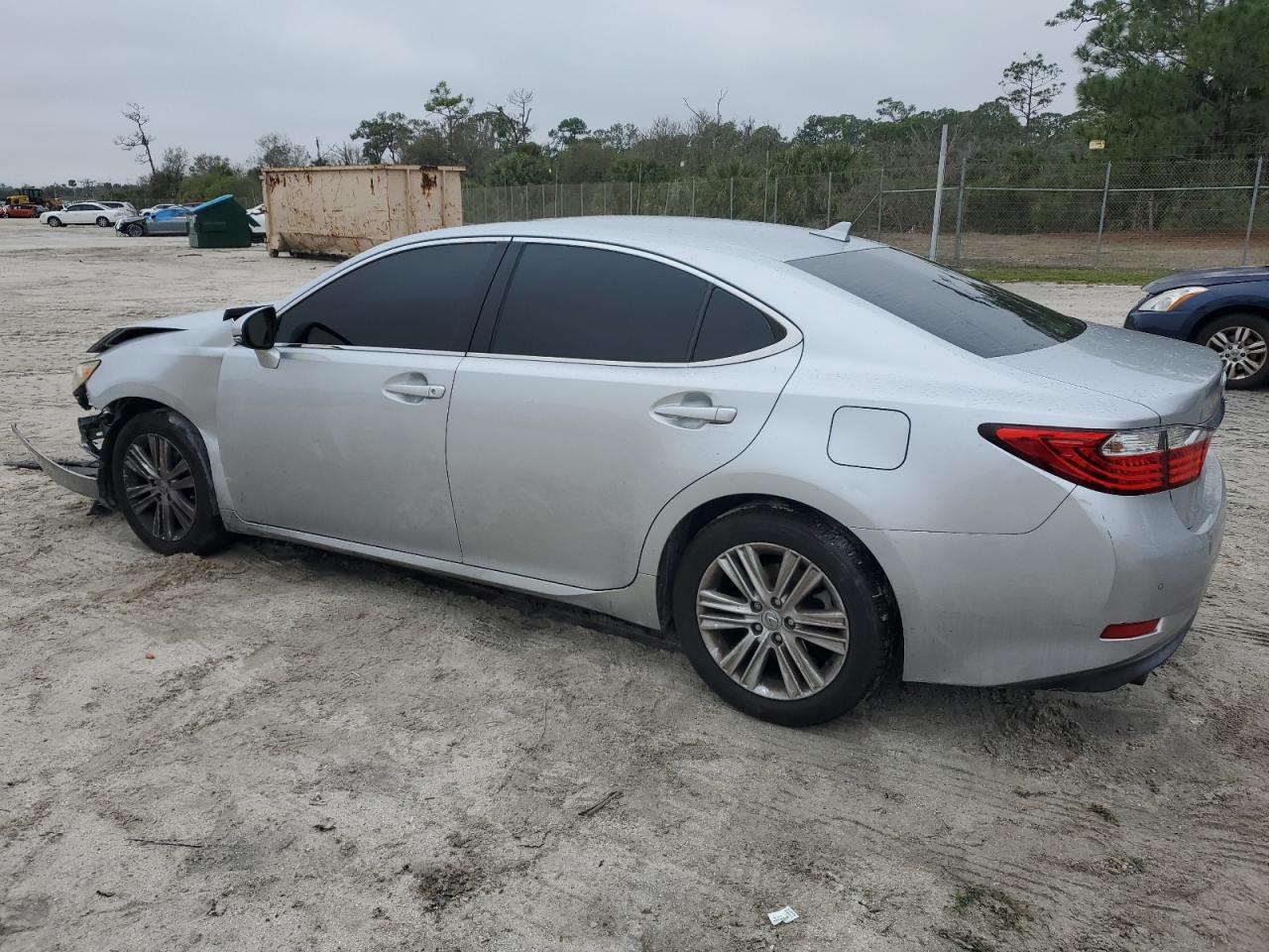 2014 Lexus ES - Image 2