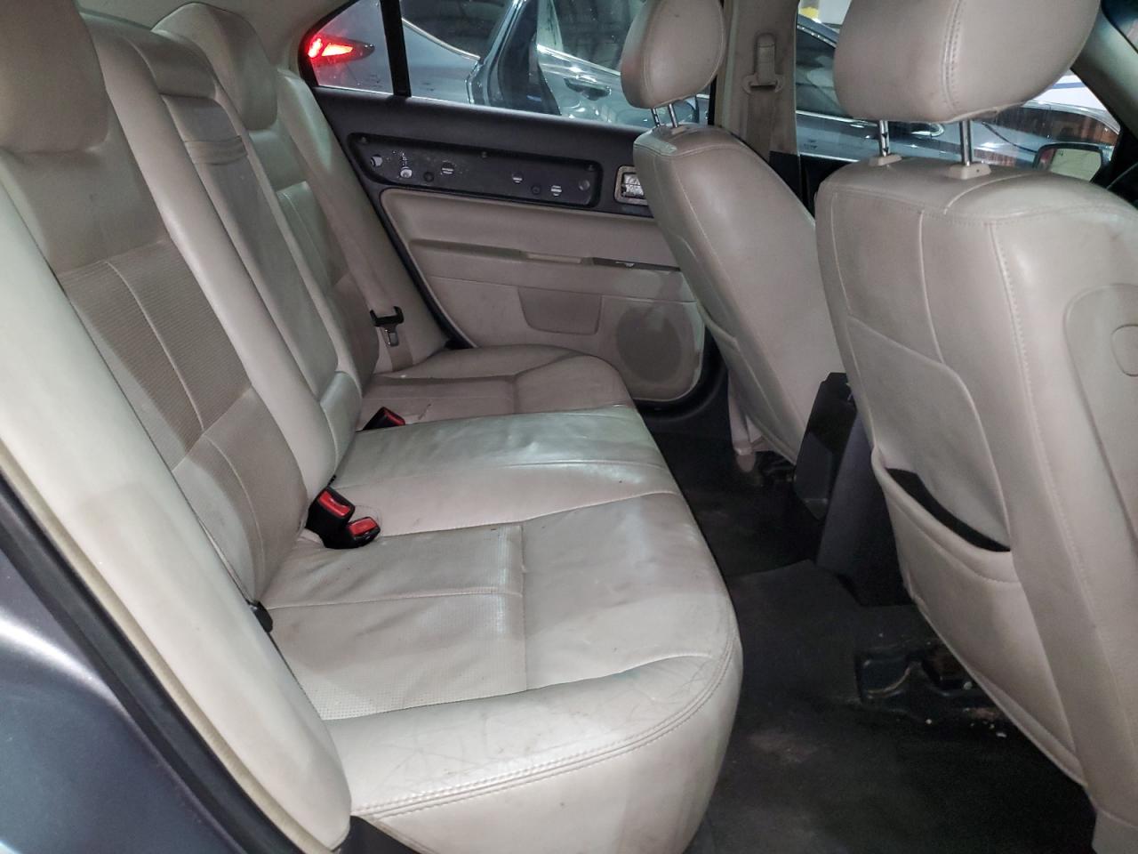 2006 Lincoln Zephyr - Image 10