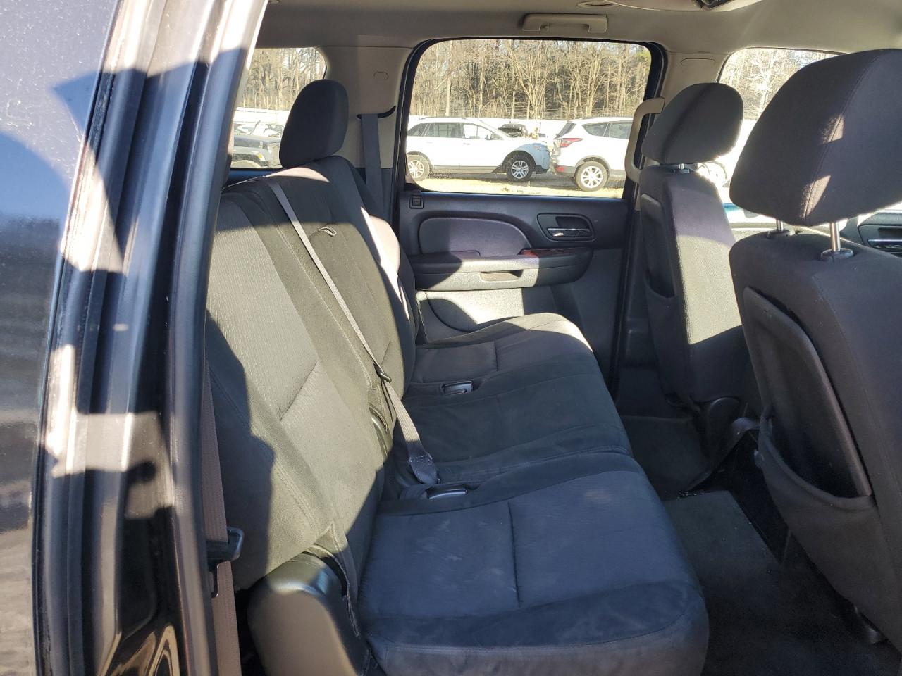 2011 Chevrolet Suburban - Image 11