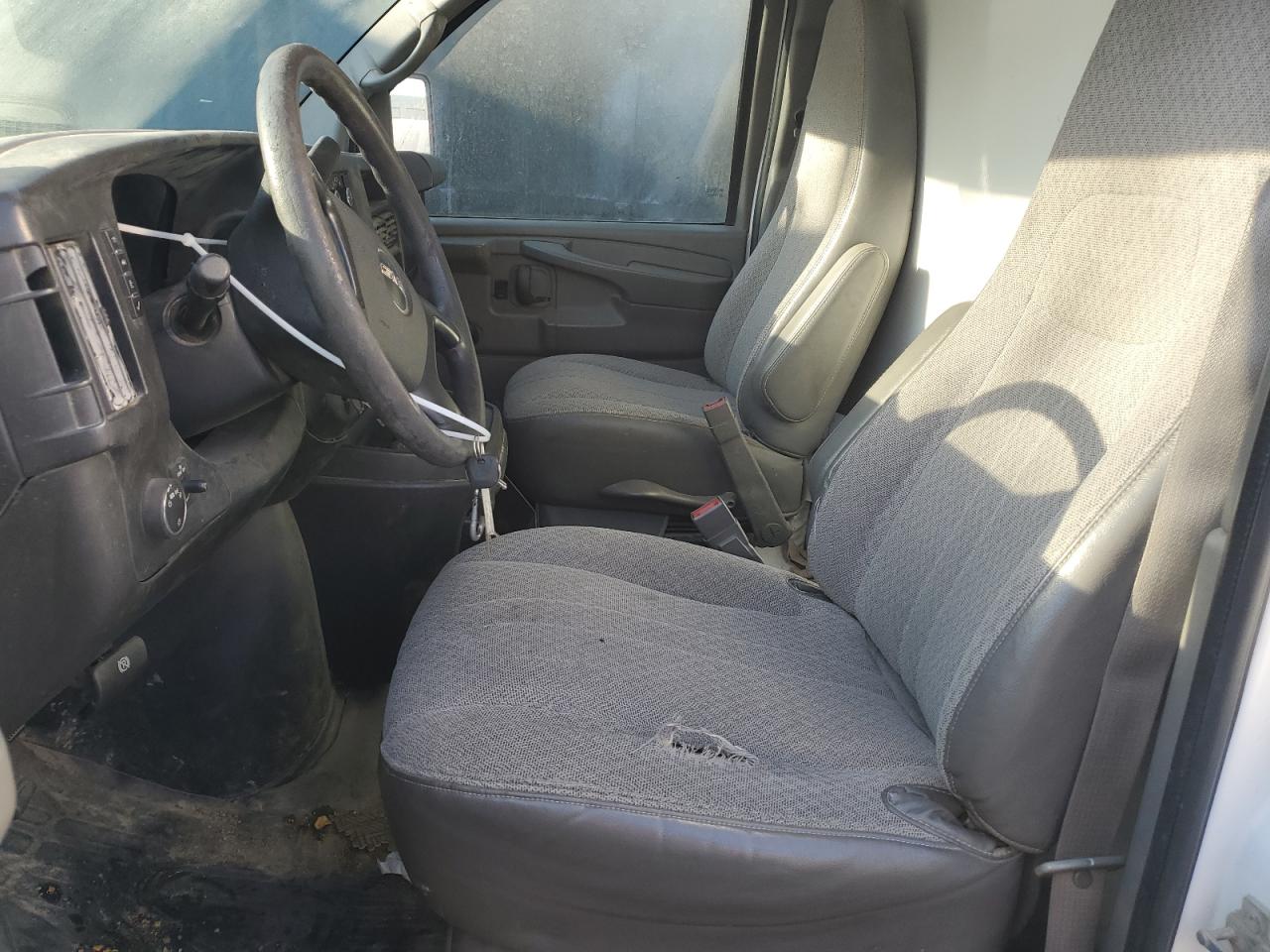 2015 GMC Savana - Image 7