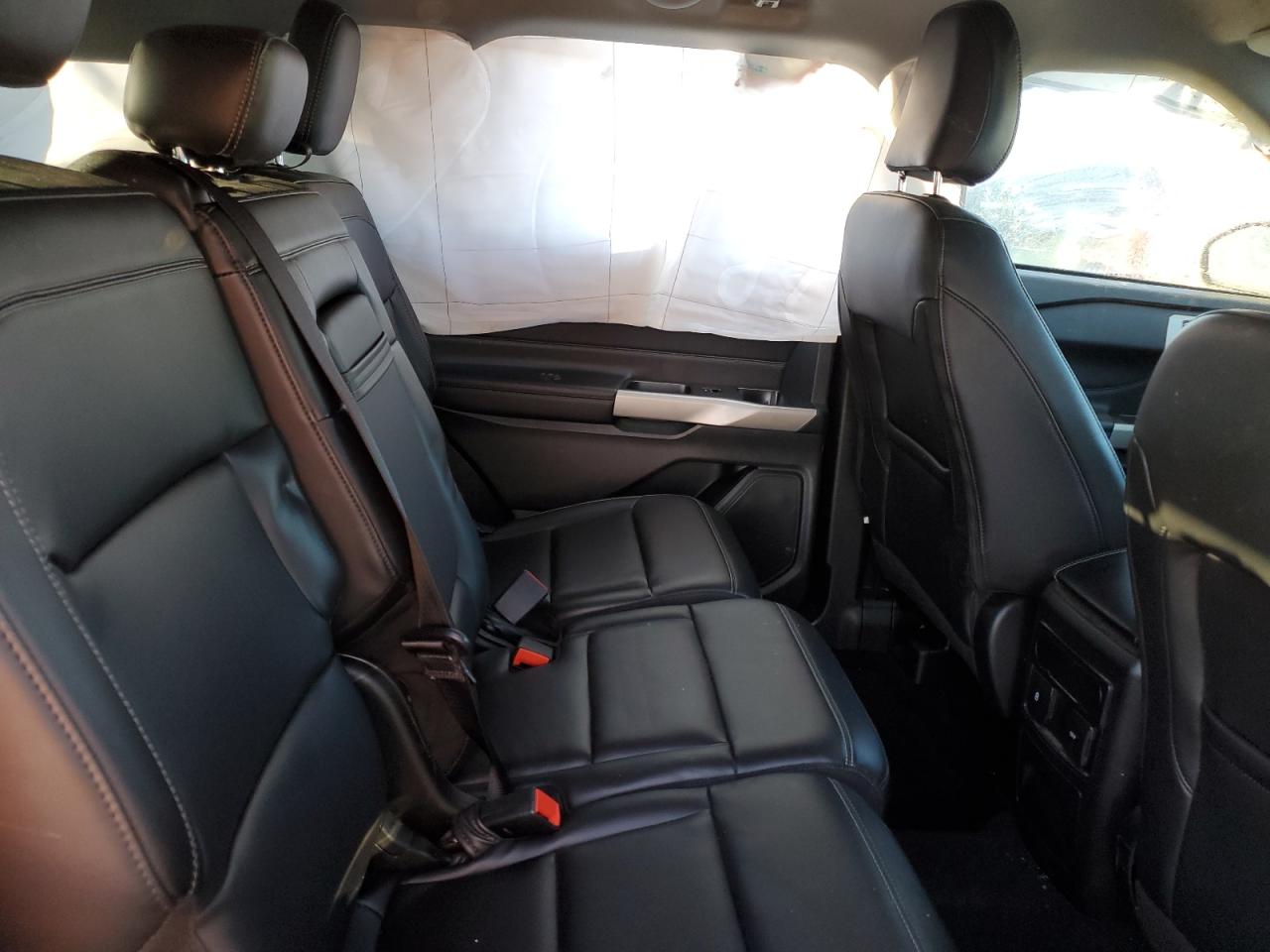2023 Ford Explorer - Image 11