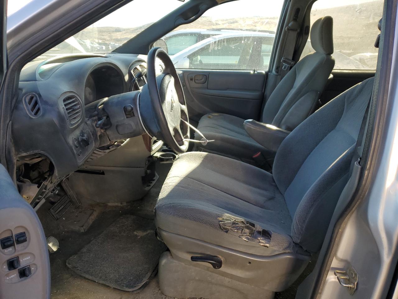 2004 Chrysler Town & Country - Image 7