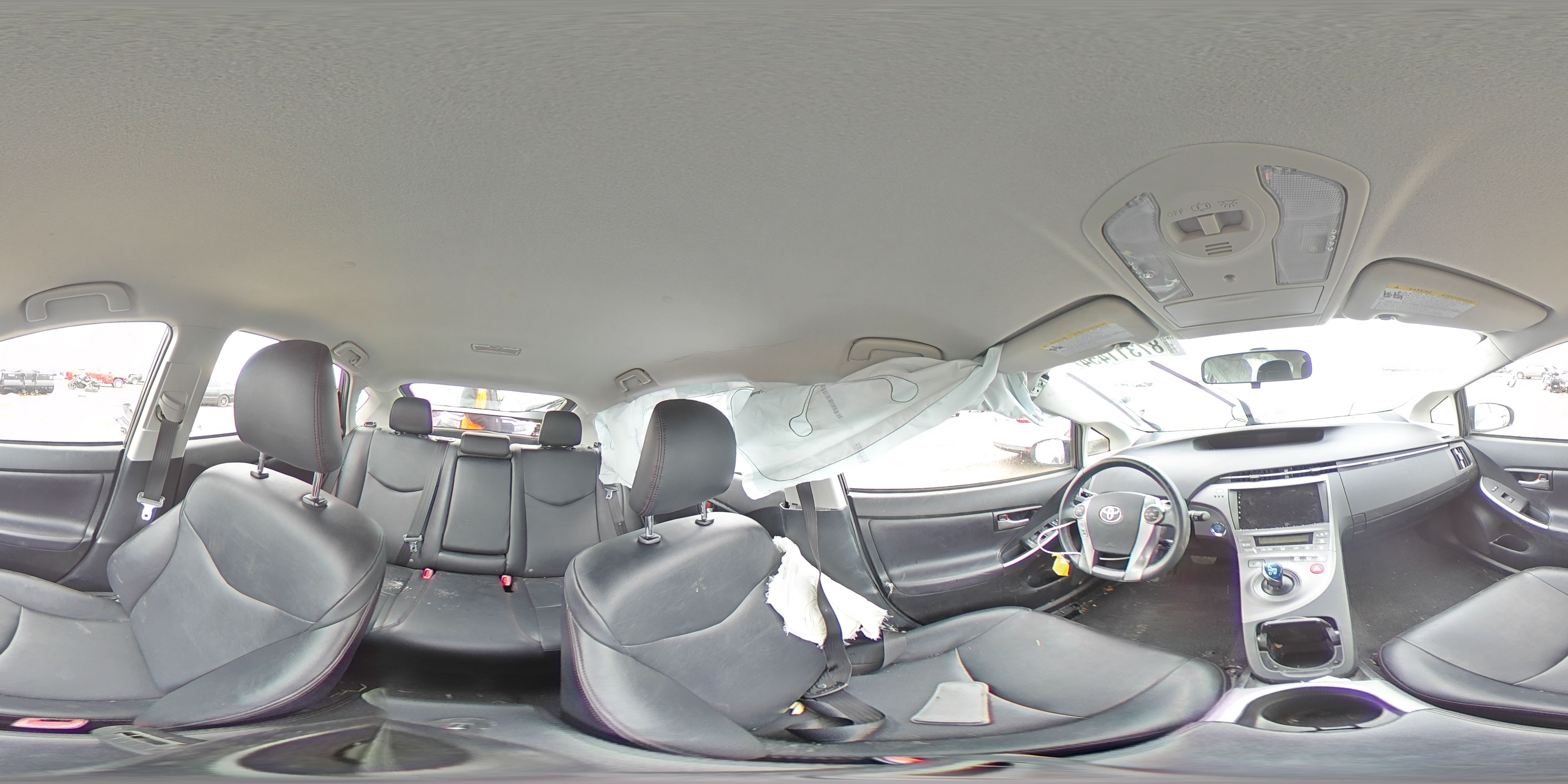 2013 Toyota Prius - Image 13