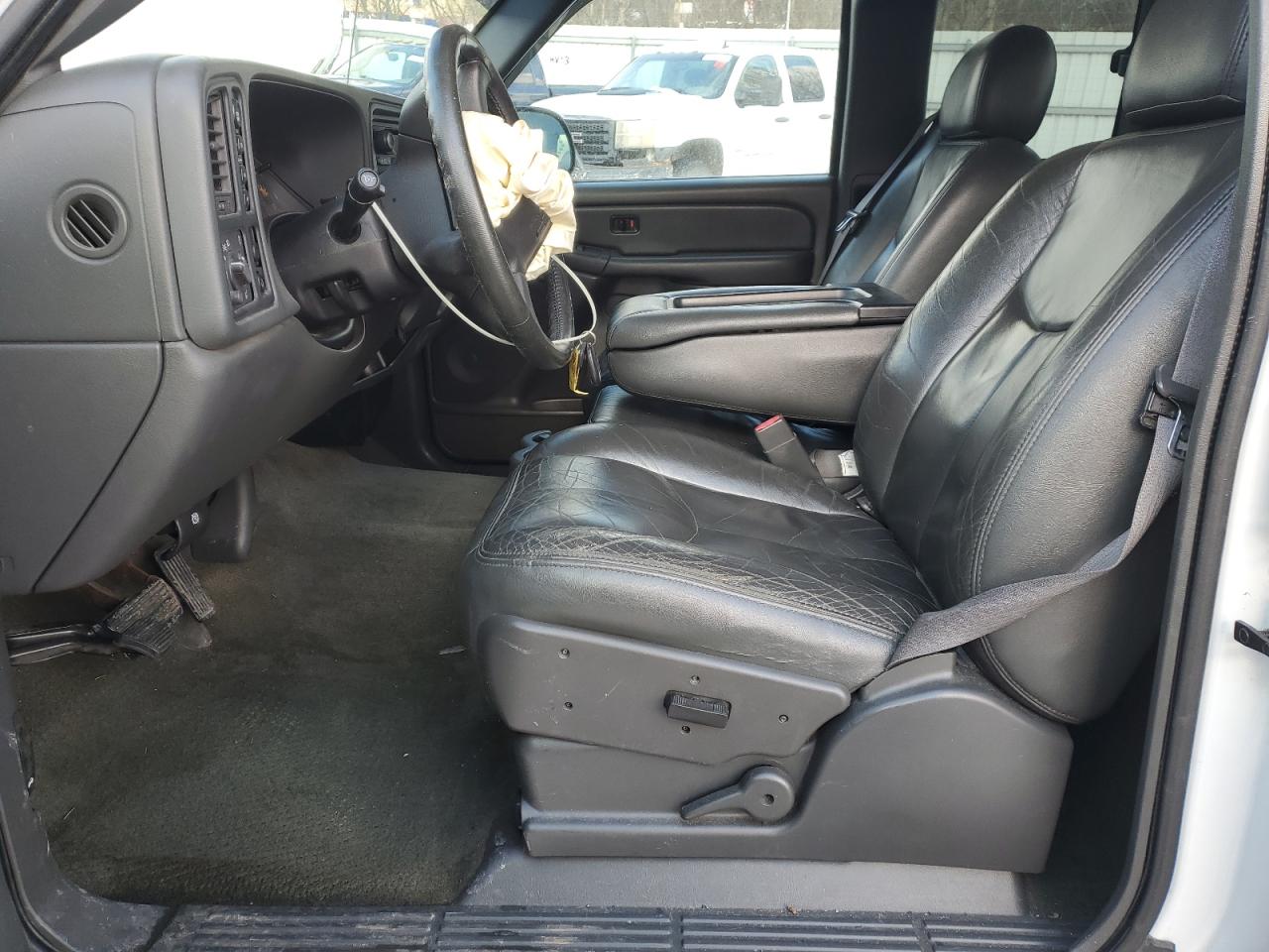 2004 Chevrolet Silverado - Image 7