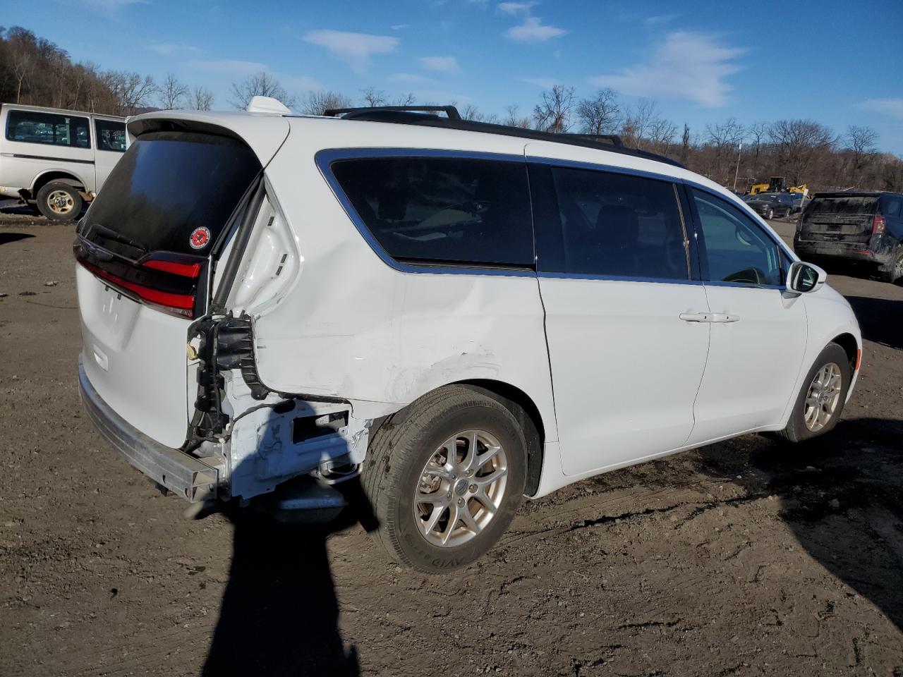 2022 Chrysler Pacifica - Image 3