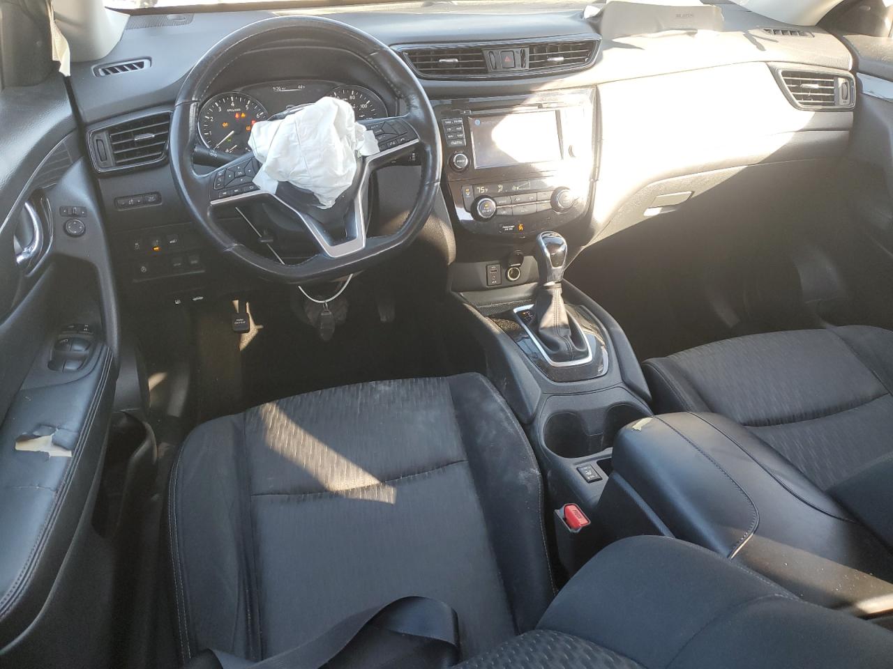 2017 Nissan Rogue - Image 8