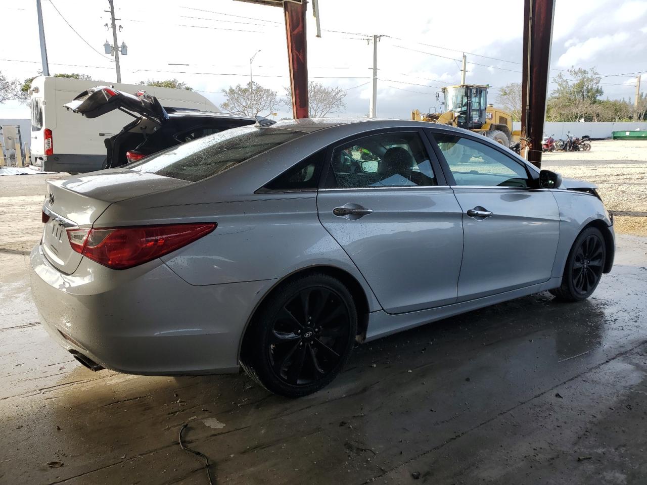 2012 Hyundai Sonata - Image 3