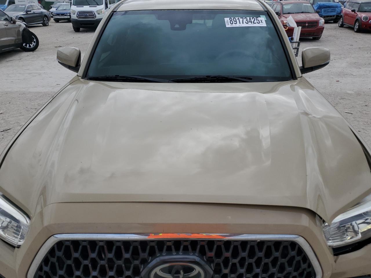 2018 Toyota Tacoma - Image 11