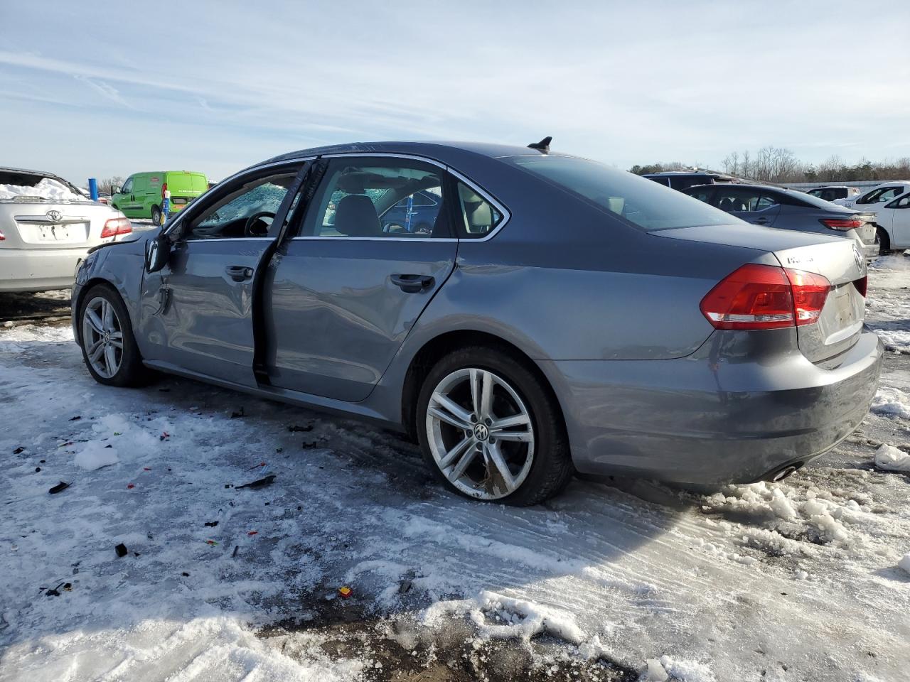 2015 Volkswagen Passat - Image 2