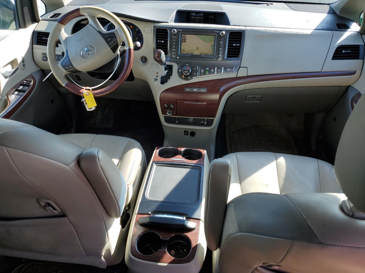 2014 Toyota Sienna - Image 8