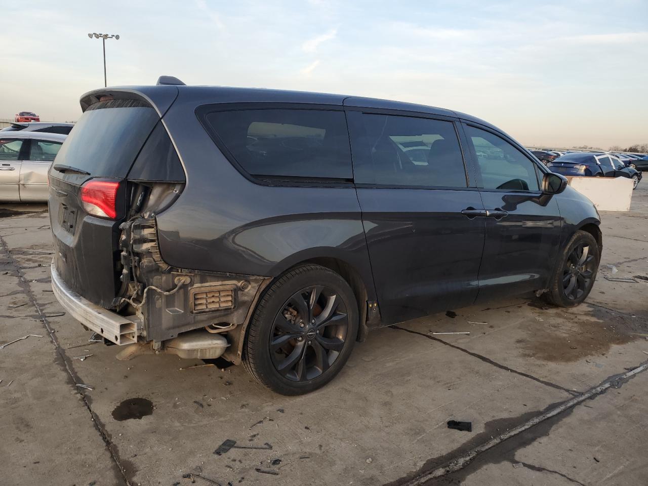 2020 Chrysler Pacifica - Image 3