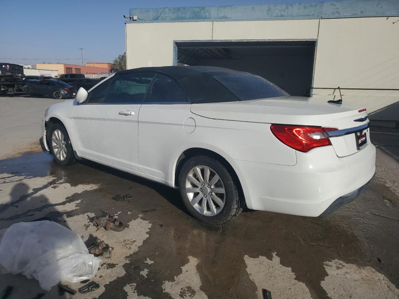 2013 Chrysler 200 - Image 2