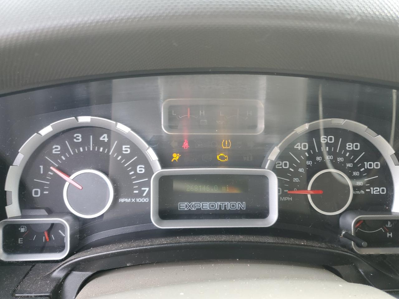 2010 Ford Expedition - Image 9