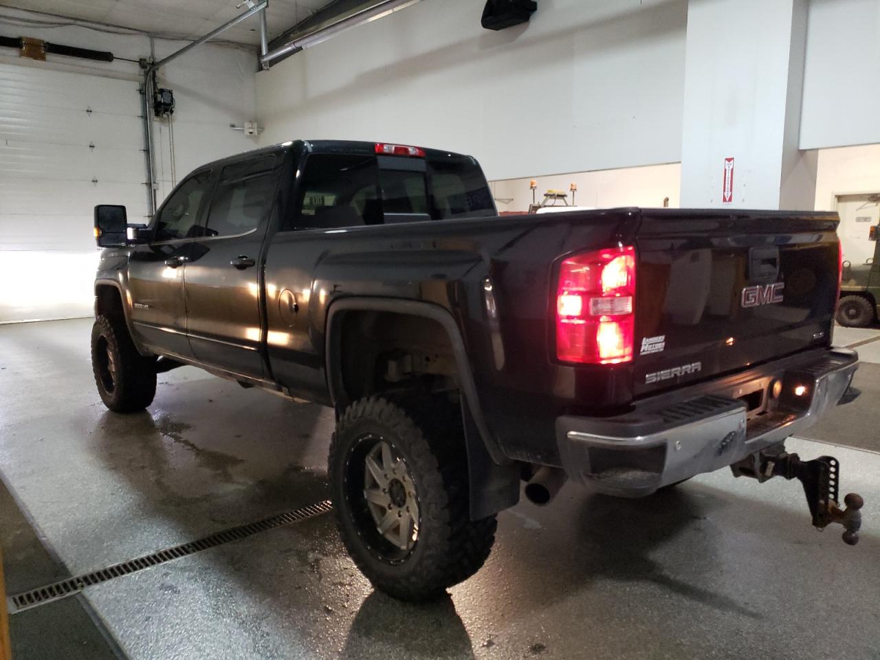 2018 GMC Sierra - Image 2