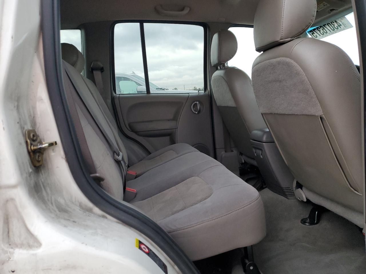 2004 Jeep Liberty (North America) - Image 11