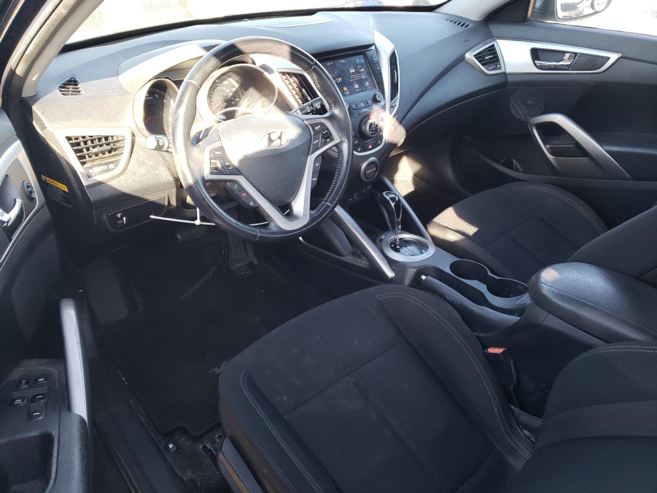 2017 Hyundai Veloster - Image 8