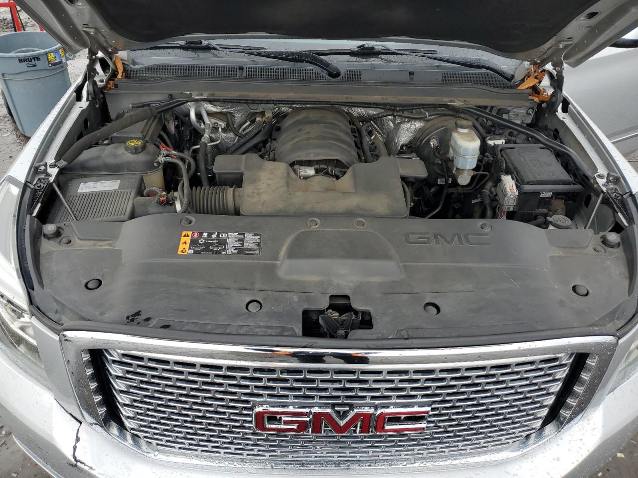 2017 GMC Yukon - Image 13