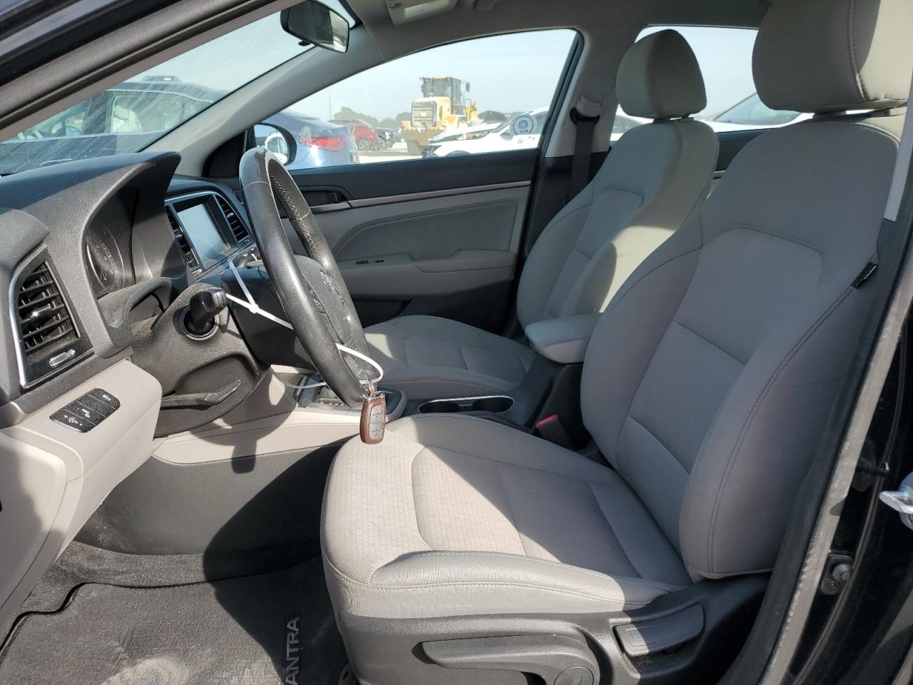 2017 Hyundai Elantra - Image 7