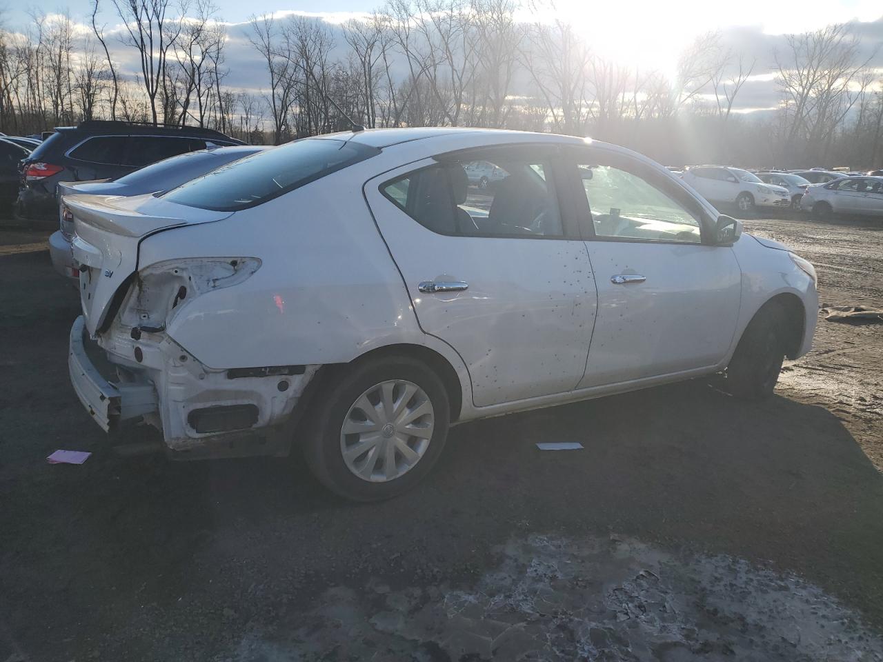 VIN 3N1CN7AP3JL802407 2018 NISSAN VERSA no.3