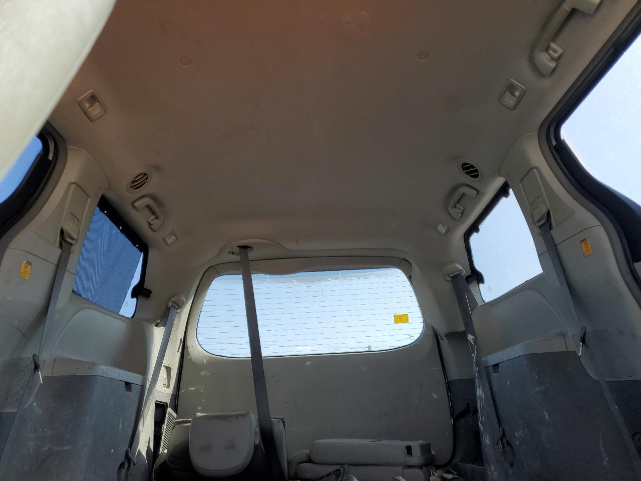 2011 Toyota Sienna - Image 10