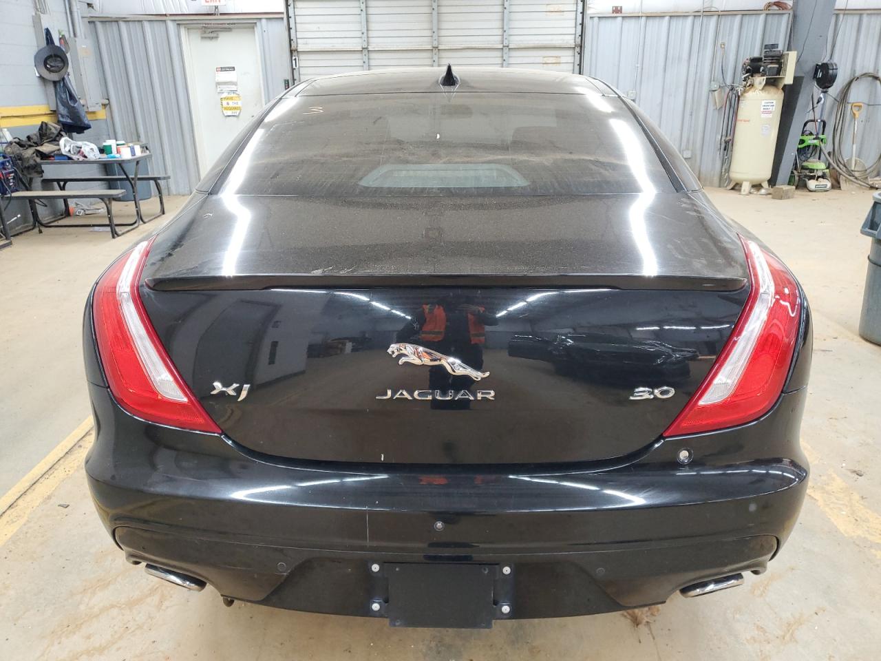 VIN SAJWA1C73G8V93601 2016 JAGUAR XJ no.6