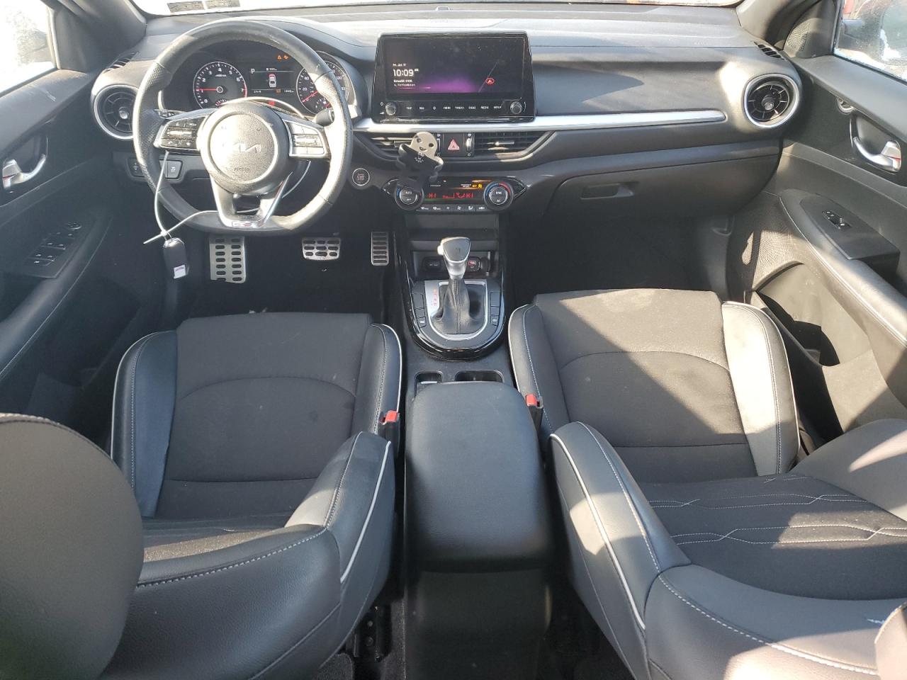 2023 Kia Forte - Image 8