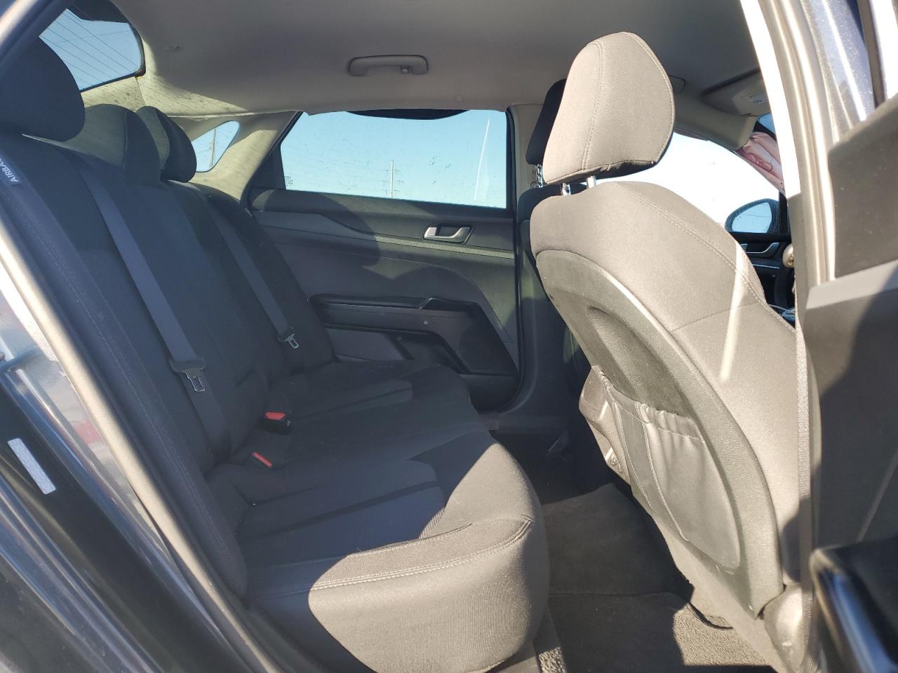 2023 Kia K5 - Image 10