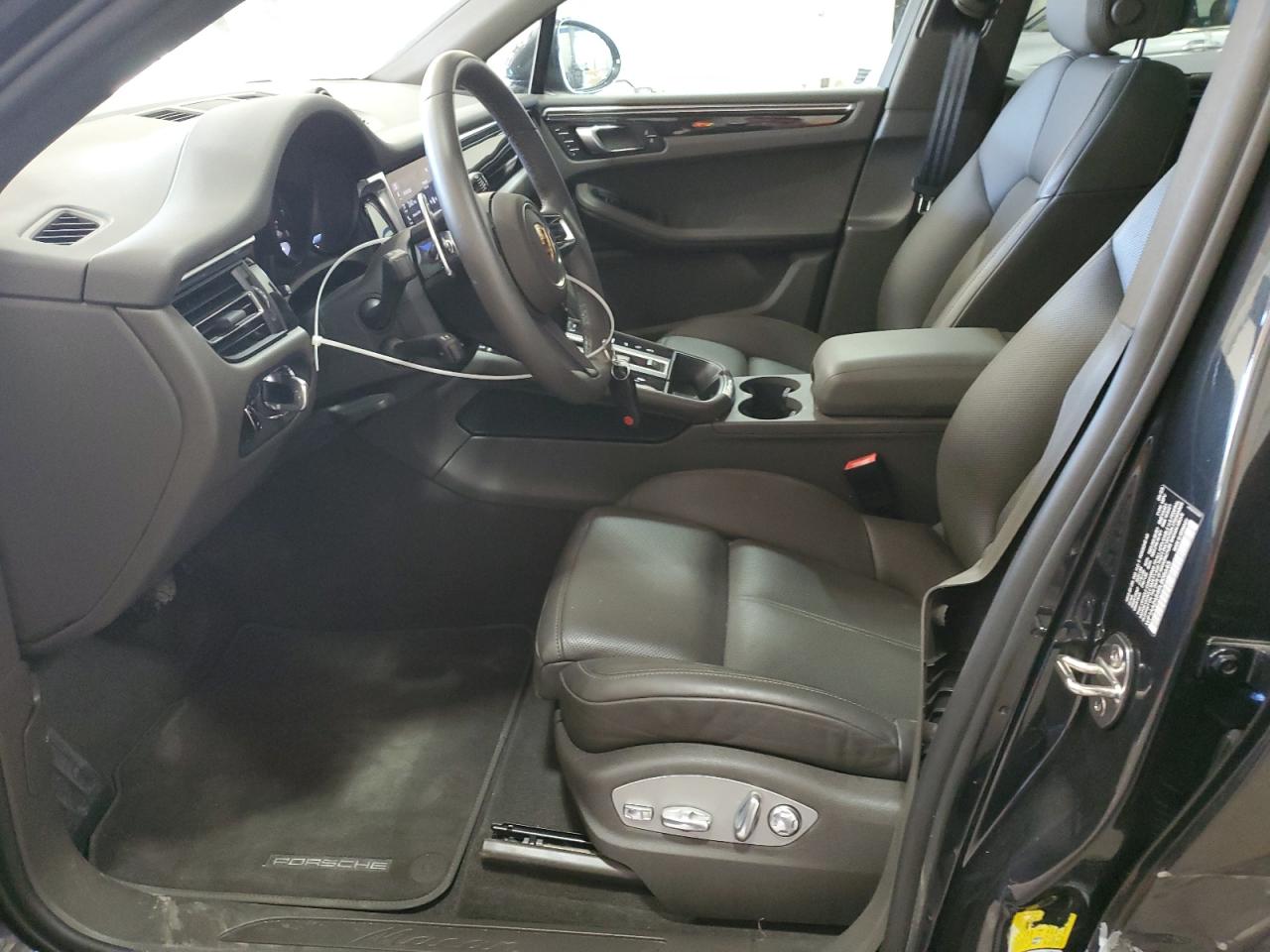2024 Porsche Macan - Image 7