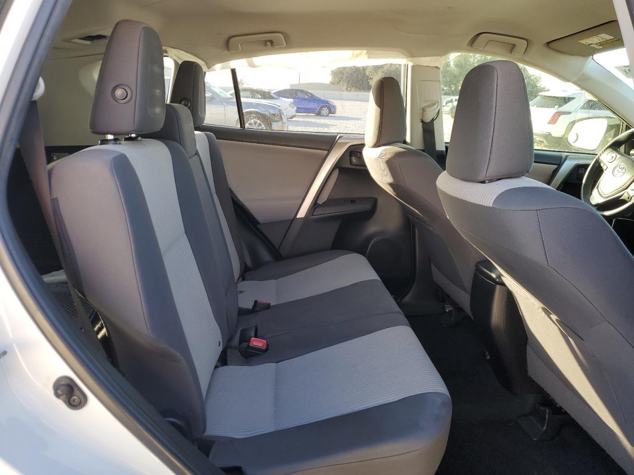 2015 Toyota RAV 4 - Image 11