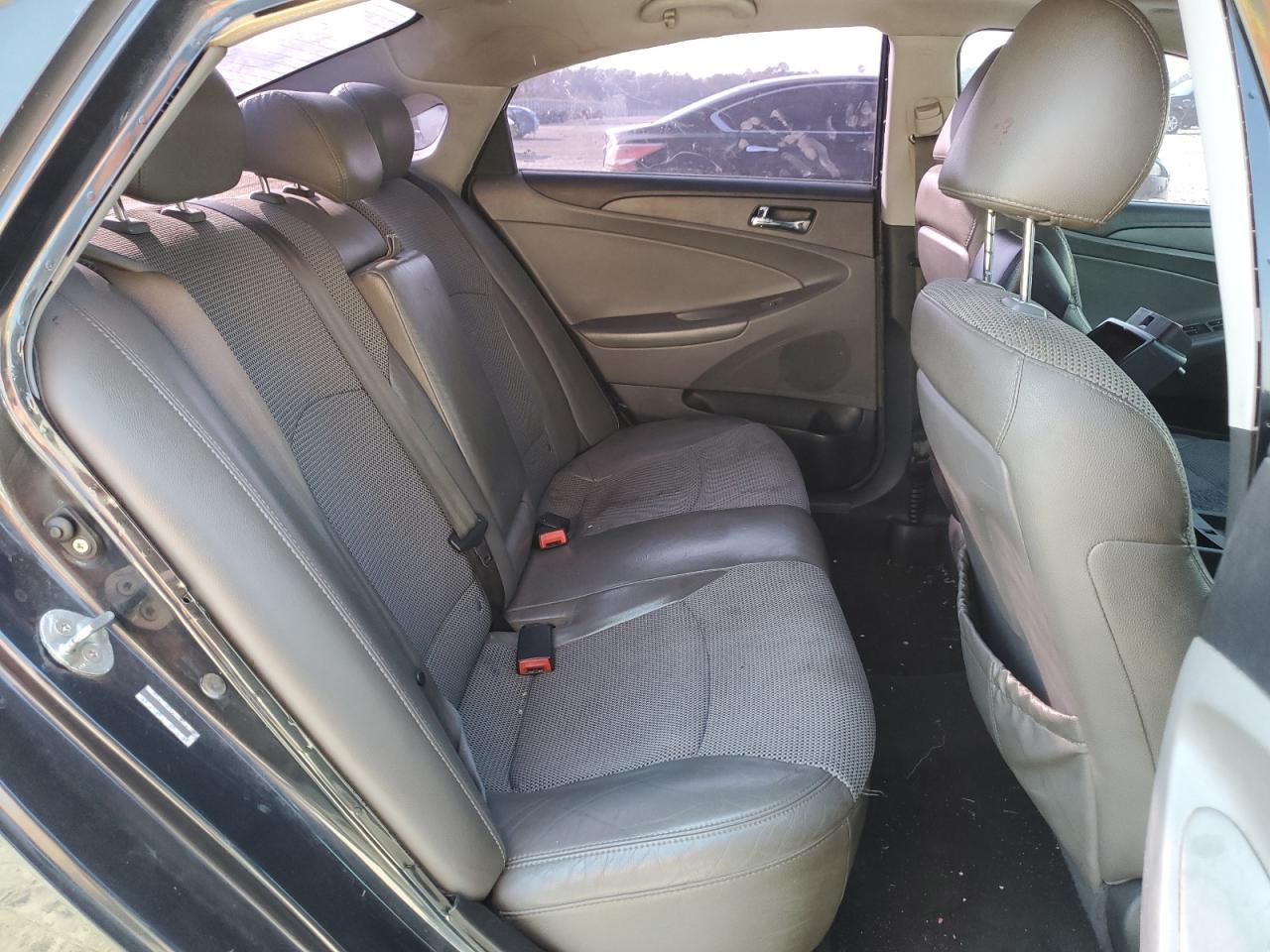 2011 Hyundai Sonata - Image 10