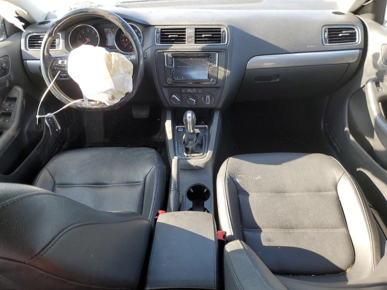 2017 Volkswagen Jetta - Image 8