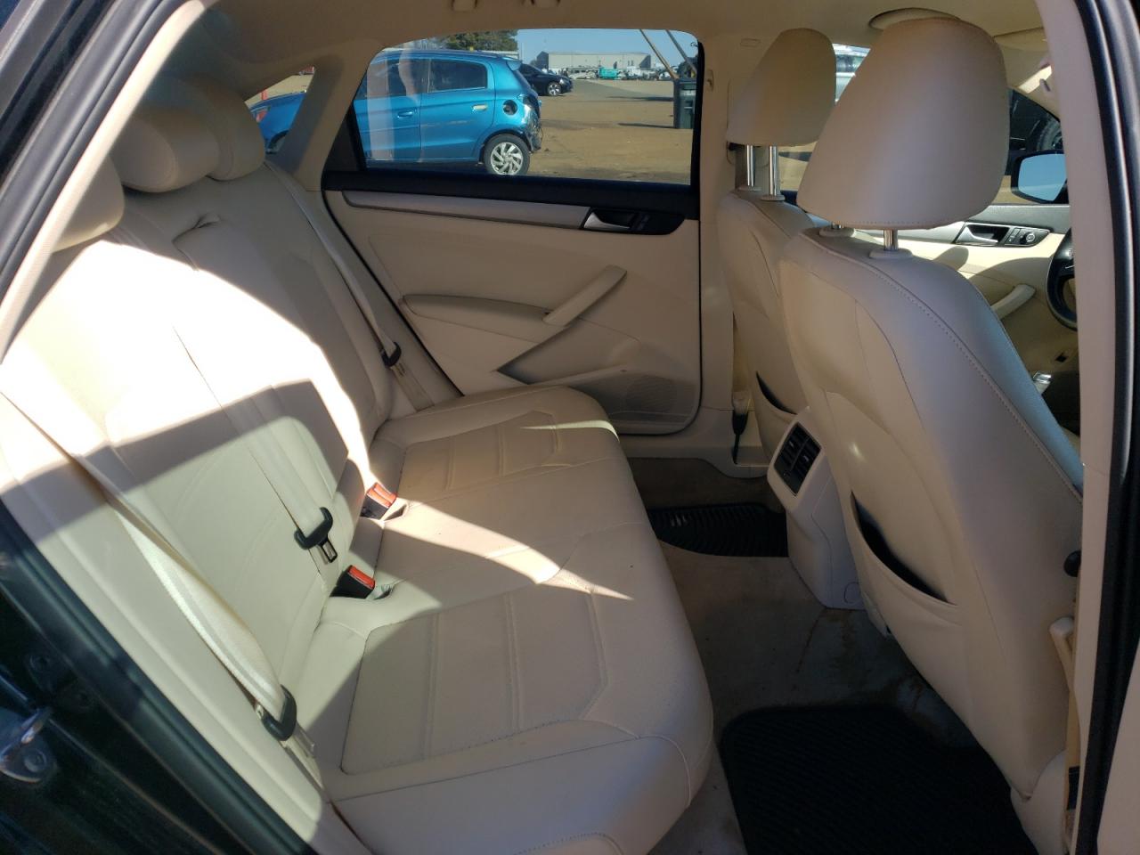 2015 Volkswagen Passat - Image 10