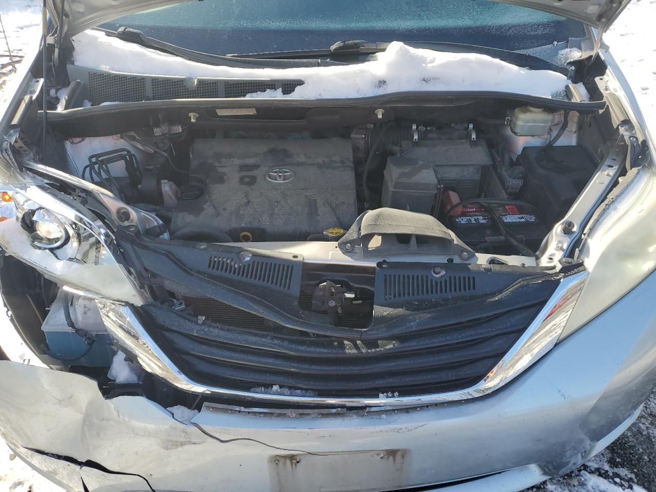 2011 Toyota Sienna - Image 12