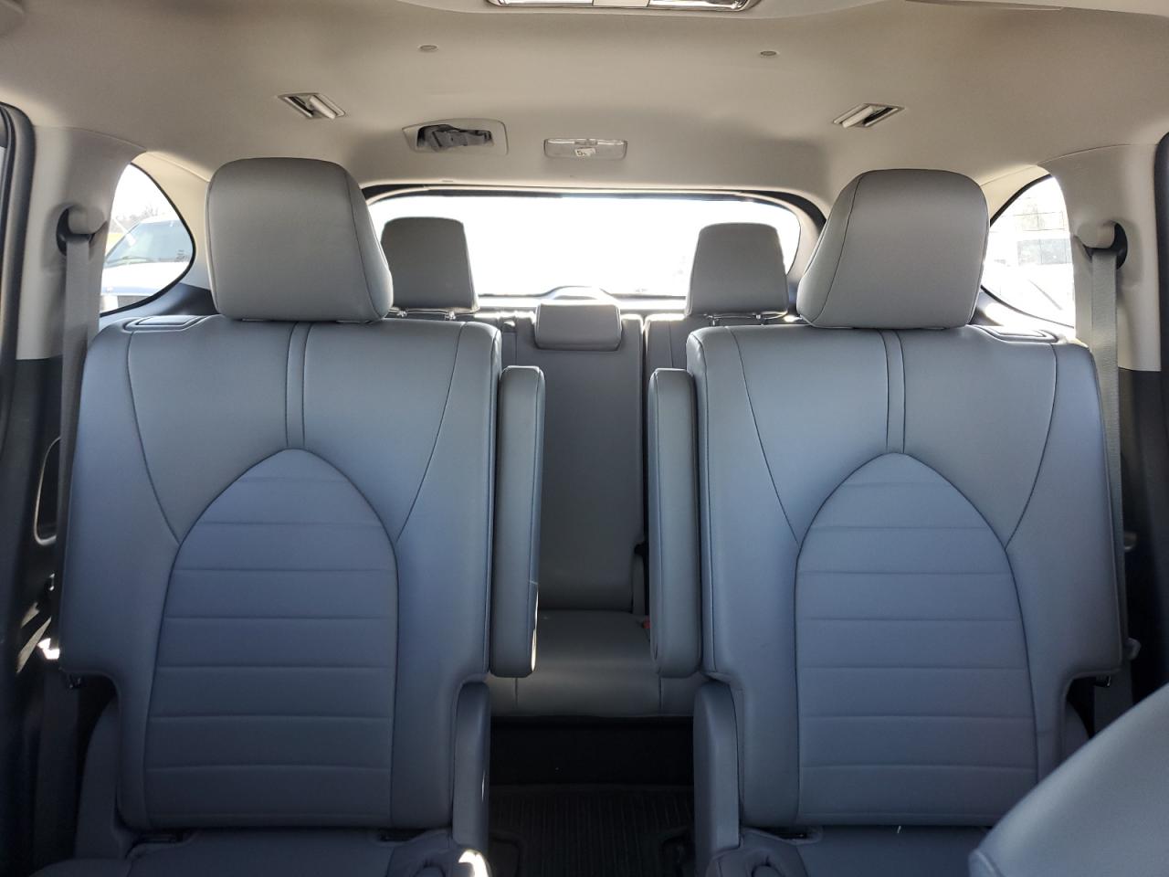 2022 Toyota Highlander - Image 10