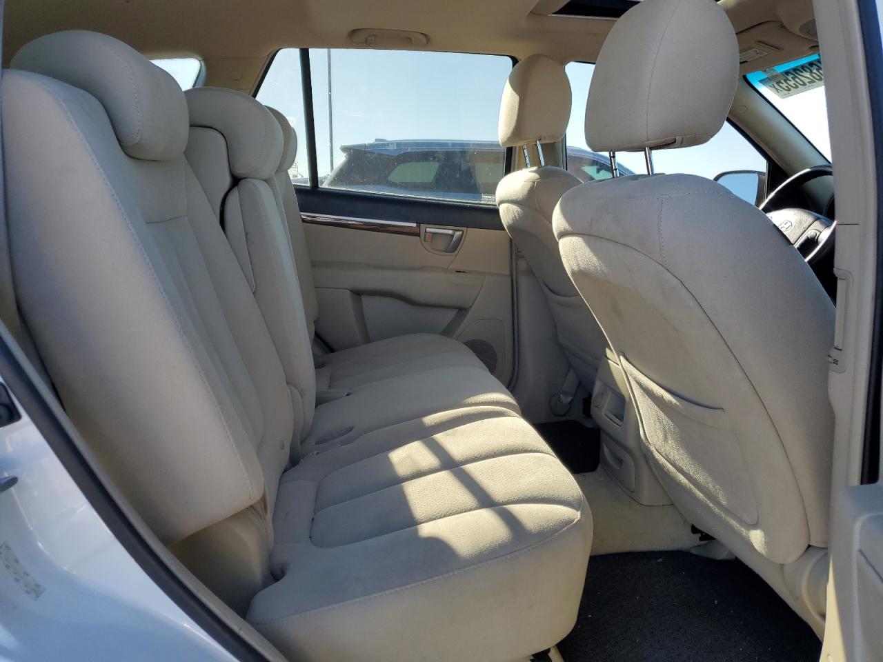 2009 Hyundai Santa Fe - Image 11