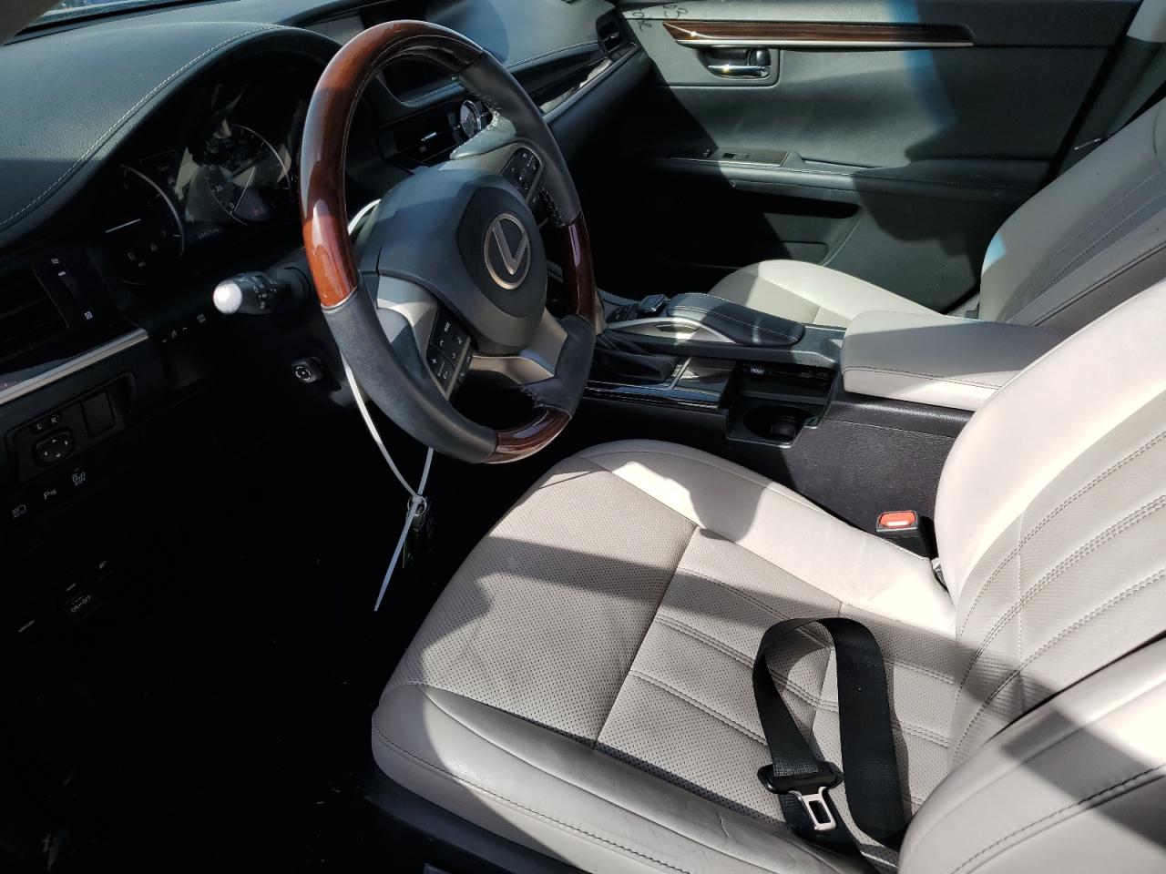 2018 Lexus ES - Image 7