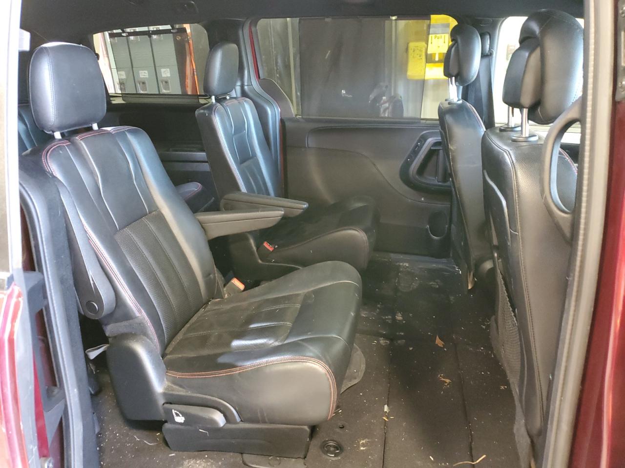 2017 Dodge Caravan - Image 12