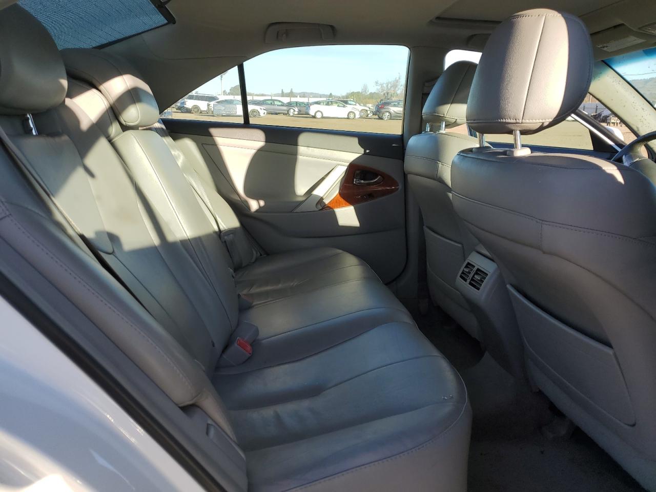 2011 Toyota Camry - Image 10