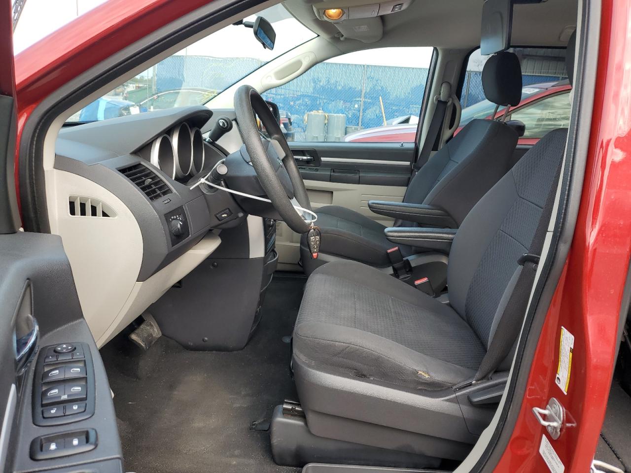 2010 Dodge Caravan - Image 7