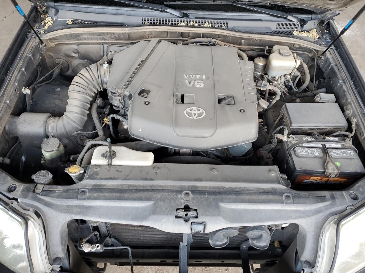 2005 Toyota 4Runner - Image 11