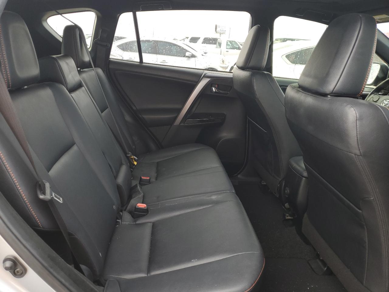 2018 Toyota RAV 4 - Image 11