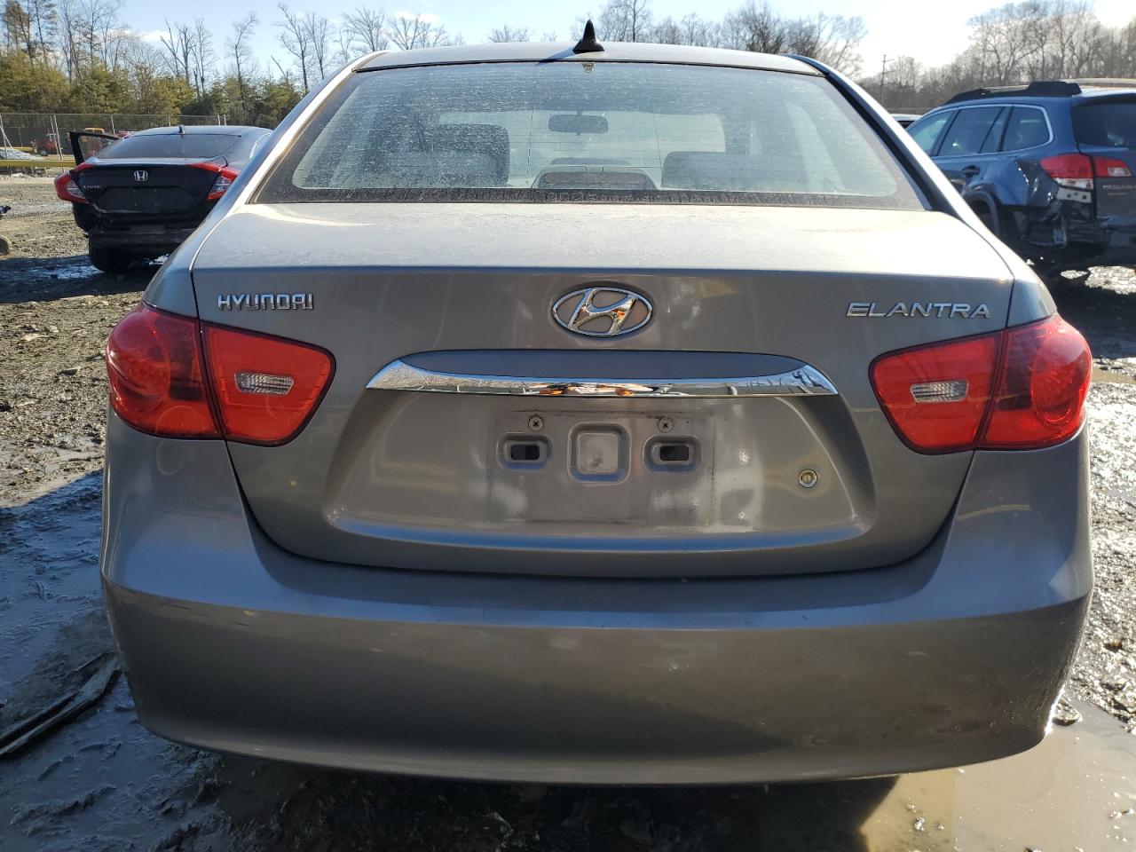 2010 Hyundai Elantra - Image 6