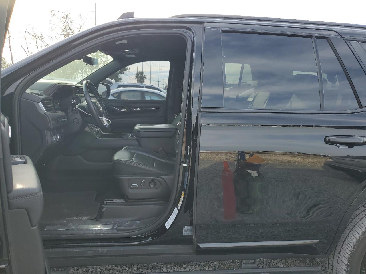 2022 GMC Yukon - Image 13