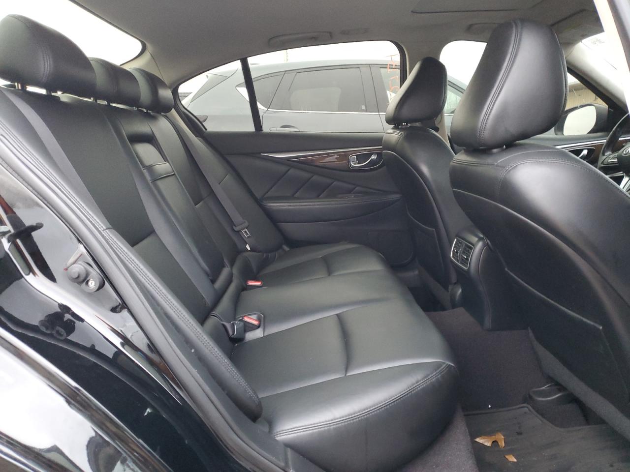 2015 Infiniti Q50 - Image 10
