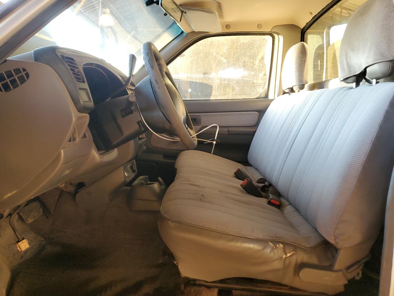 2000 Nissan Navara (Frontier) - Image 7