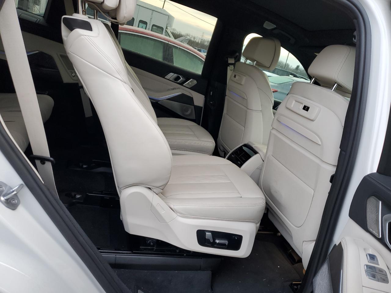2020 BMW X7 - Image 11