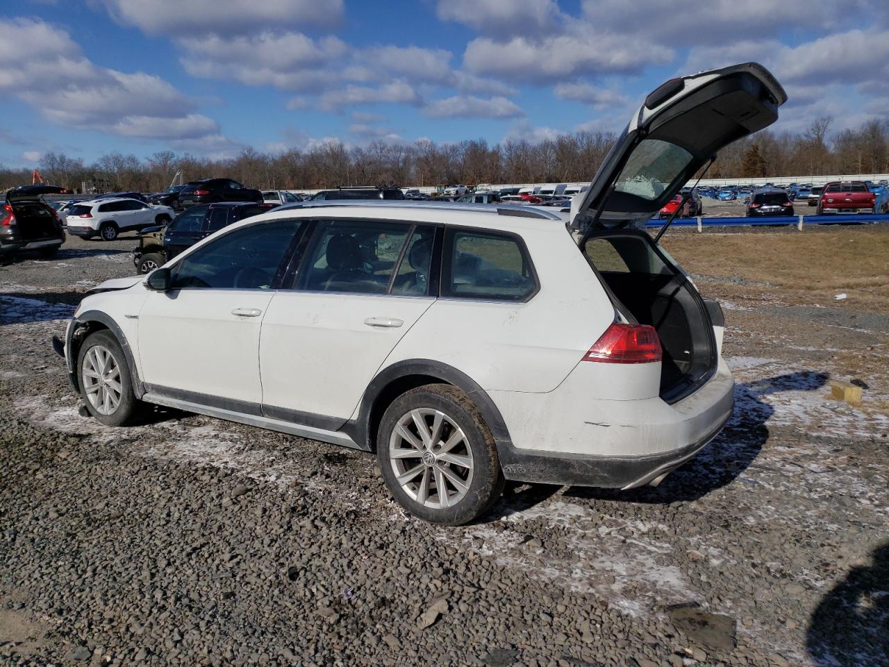 2017 Volkswagen Golf - Image 2