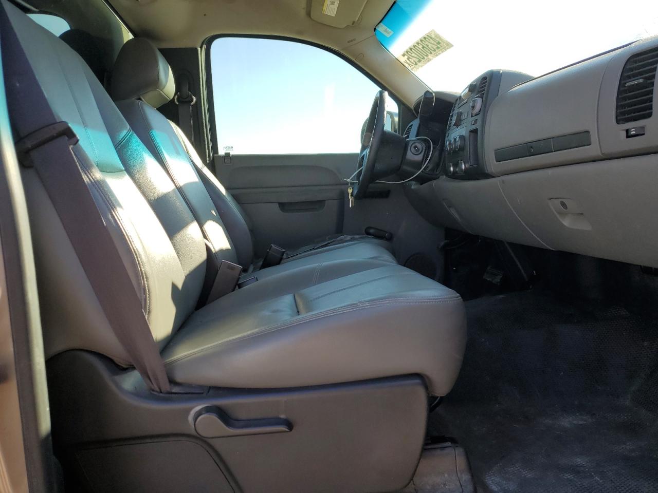 2012 Chevrolet Silverado - Image 11